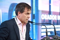 Ozores al anunciar el plan en NPlay 2025 - Crédito: Convergencialatina